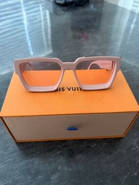 Louis Vuitton Pink millionaire Sunglasses E